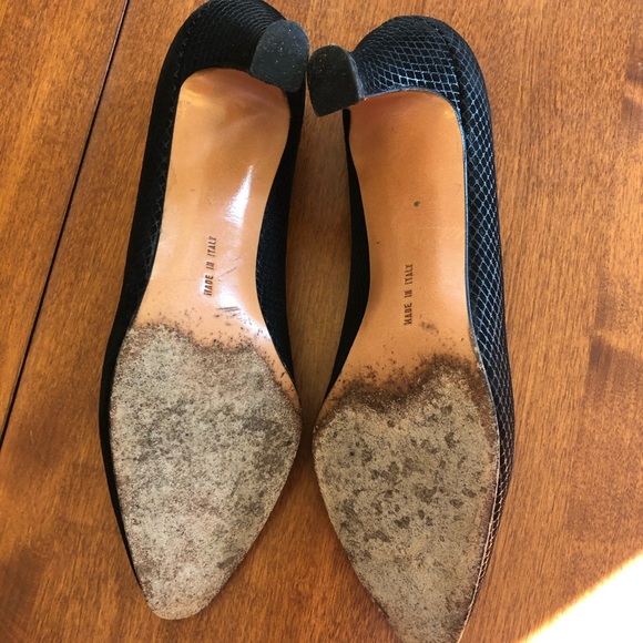 Ferragamo Suade Heels. Size 7 1/2 AA. - Picture 6 of 7